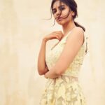 Kalyani Priyadarshan Instagram - 🍂🌻🍁 . . Outfit by @mishruofficial Shot by @eshaangirri Styled by @jukalker Assisted by @pratimajukalkar Makeup by @amitkagda Hair by @chinnahairstylist