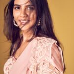 Kalyani Priyadarshan Instagram - पिंक saree @mishruofficial for the Ranarangam Pre Release Meet... Shot by @eshaangirri Earrings @hm Styled by @jukalker Assisted by @pratimajukalkar Makeup by @amitkagda Hair by @chinnahairstylist