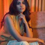 Kalyani Priyadarshan Instagram - Doing Ranarangam promos with some color on theme 🔥 . #ranarangamon15thaug Shot by @akshay.rao.photography Outfit @ampmfashions Earrings @pratima_jukalkar Styled by @jukalker Makeup by @amitkagda Hair by @chinnahairstylist