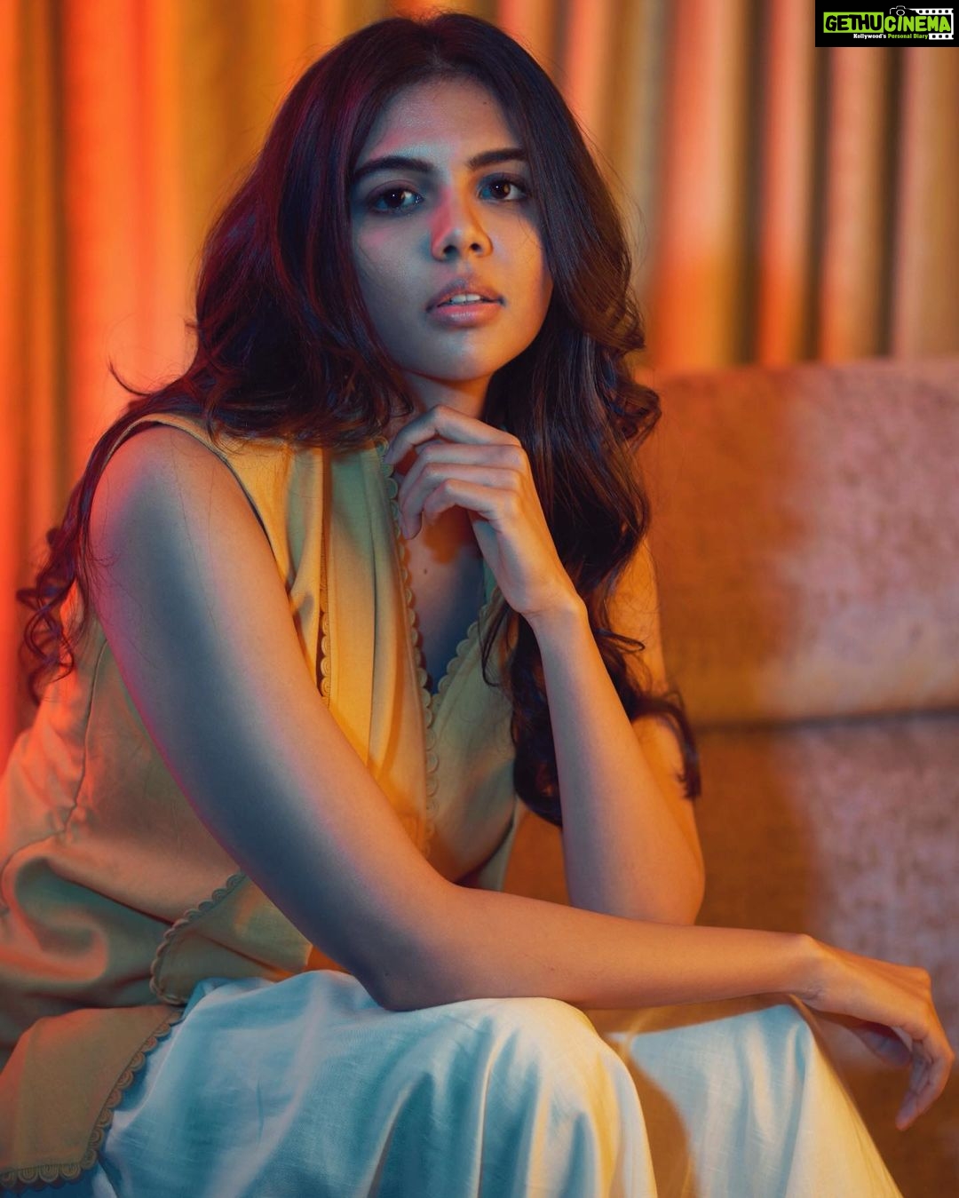 Kalyani Priyadarshan Instagram - Doing Ranarangam promos with some color on theme 🔥 . #ranarangamon15thaug Shot by @akshay.rao.photography Outfit @ampmfashions Earrings @pratima_jukalkar Styled by @jukalker Makeup by @amitkagda Hair by @chinnahairstylist