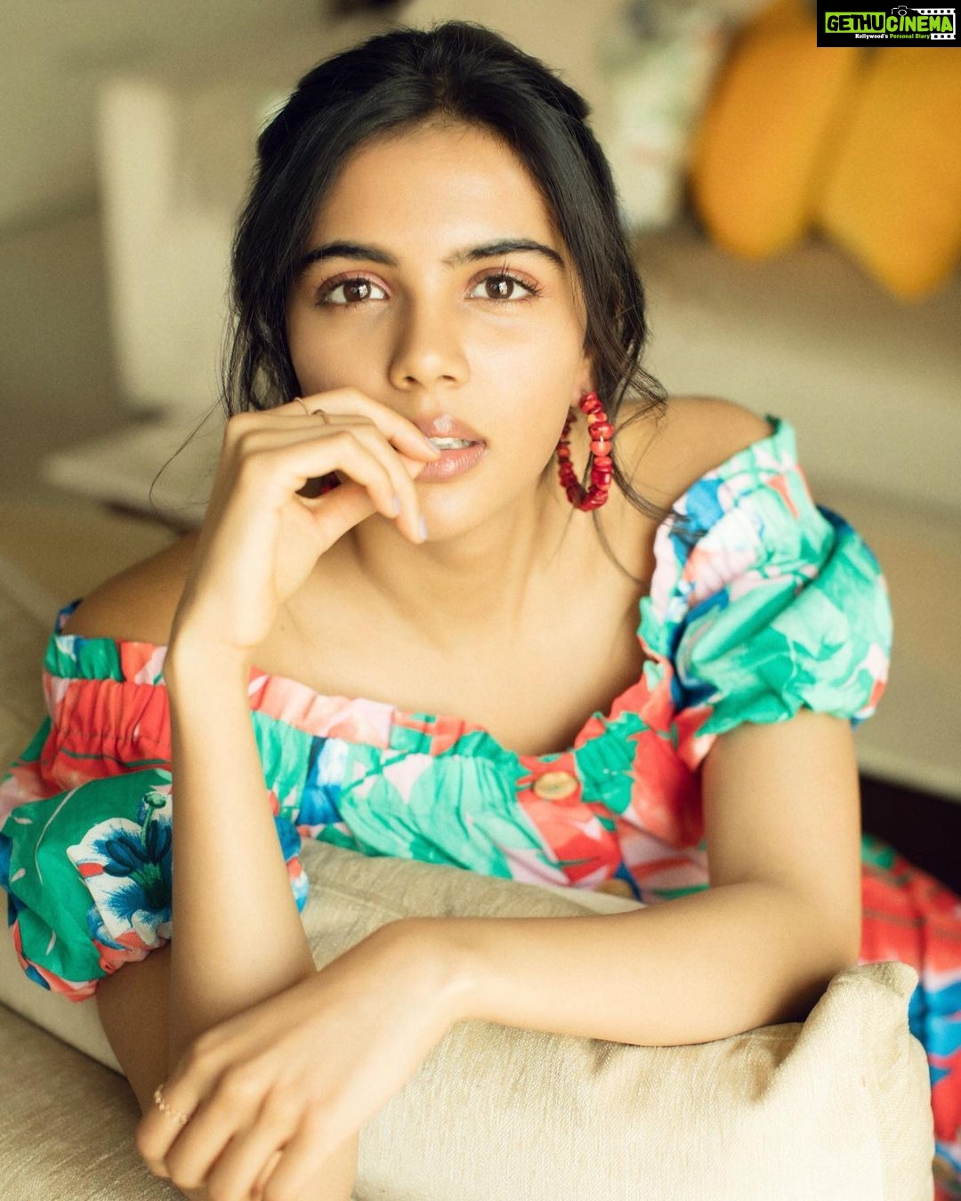 Kalyani Priyadarshan Instagram - 🍭🍬🍡 . . When @pallavi_85 puts you in head to toe @zara 😂
