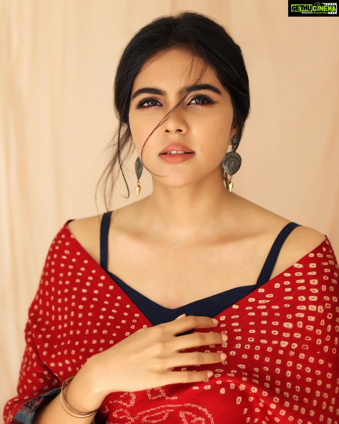 Kalyani Priyadarshan Instagram - 🌻🍁🌼 Photographer @tarunkoliyot Outfit @rehanabasheerofficial Makeup @chisellemakeupandhair On Set Stylist @shruthimanjari Special thanks to @pallavi_85 @krishnachaibezawada @sitarasuresh
