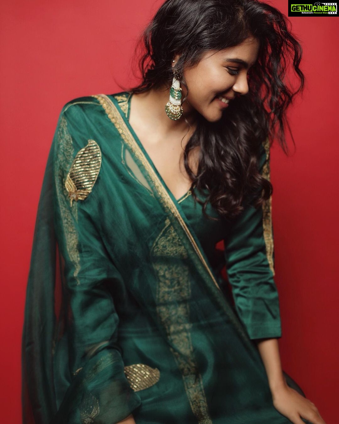 Kalyani Priyadarshan Instagram - Merry Christmas !!! ππβ₯οΈ Hope you guys had a chance to catch the #Hero team on the SunTV Christmas special Outfit @raw_mango Earrings @nacjewellers Fashion Stylist @jukalker Shot by @kiransaphotography Makeup by @chisellemakeupandhair Hair by @pinkylohar