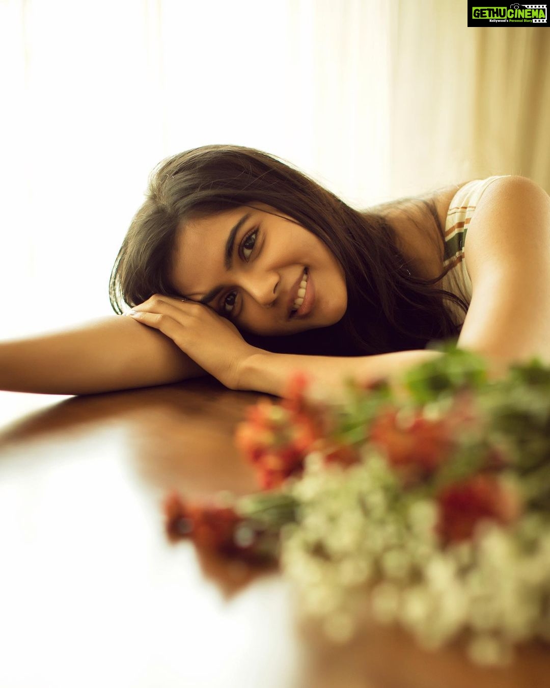 Kalyani Priyadarshan Instagram - ☀️🙃😉