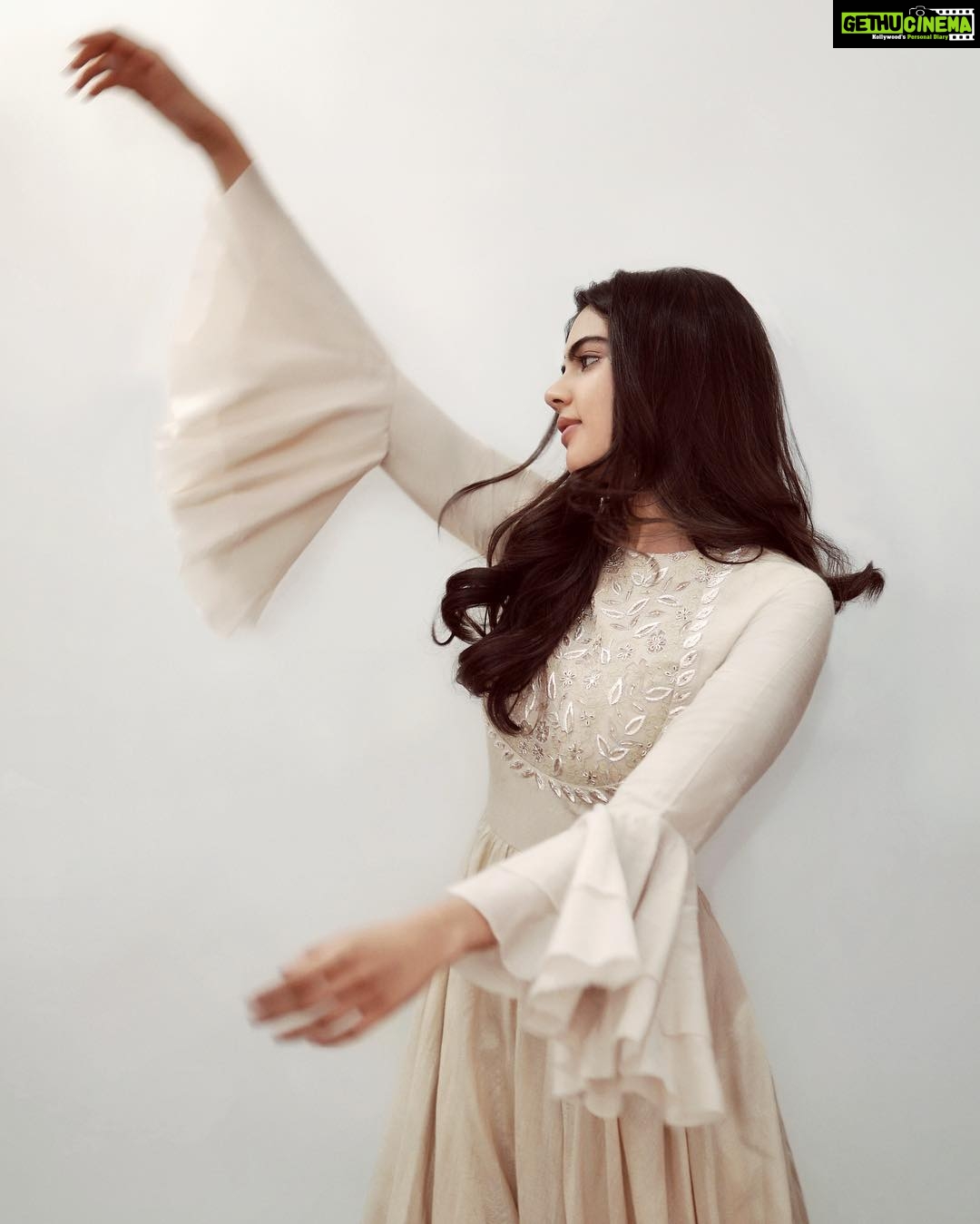 Kalyani Priyadarshan Instagram - Mom always told me not to play with my food, didn’t say anything about playing with clothes Wearing @tritiyadesigns Earrings @shopanicha Fashion Stylist @stylebyindrakshi Fashion Assistant @rishi_chowdary Photographer @1.10.92