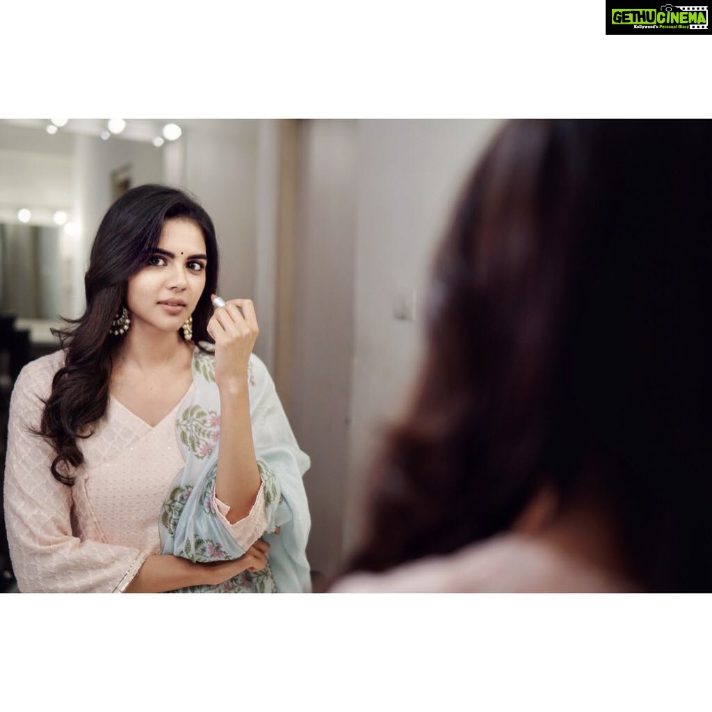 Kalyani Priyadarshan Instagram - @1.10.92 @styledbyindrakshi @rishi_chowdary @amitkagda @chinnahairstylist ♥️