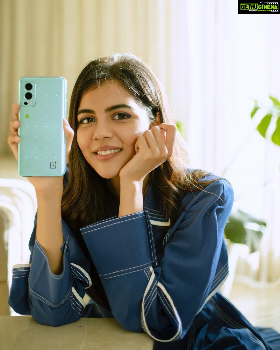 Kalyani Priyadarshan Instagram - I couldn’t be more excited about the OnePlus Nord x 2 PAC-MAN Edition! It's all the fun you could ask for! By the way, there’s a special PAC-MAN arcade machine at select OnePlus Experience Stores around the country, where you can play to win coupons to use at the store! More info here: http://onepl.us/HF #OnePlusNord2PACMAN @oneplus_india