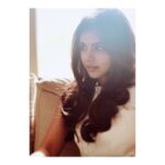 Kalyani Priyadarshan Instagram - Someone told me to caption this Evevo Kalalukanna 😝😝🙈
