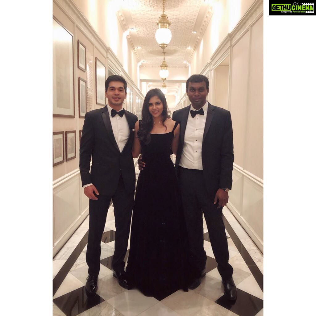 Kalyani Priyadarshan Instagram - Columbia sandwich π€π€π€#dontaskmefortheirnumbers #aboutlastnight #wintergala . . . (Wearing my girl @vinetibolaki π. Thankful I have @pallavi_85 and @styledbyindrakshi in my life to help me out so last minute) The Taj Mahal Palace, Mumbai
