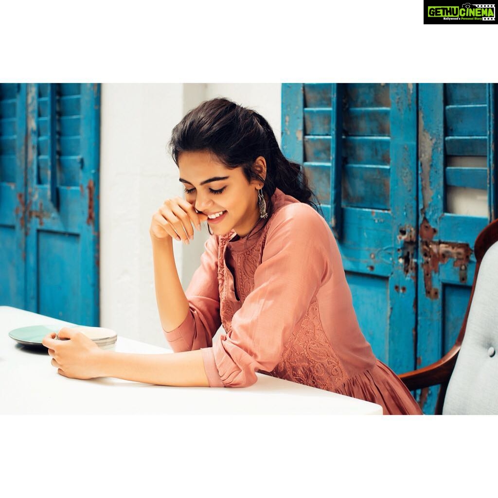 Kalyani Priyadarshan Instagram - 🌺 . . . @tarunkoliyot @pallavi_85 @pinkylohar @designinkarchitecture
