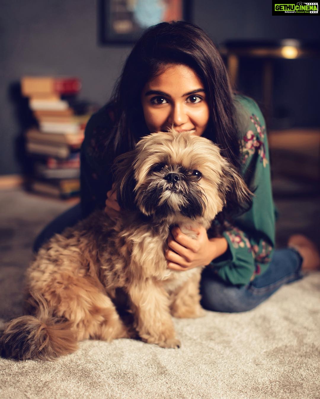 Kalyani Priyadarshan Instagram - Man’s best friend ♥️ . . . @tarunkoliyot . @pallavi_85 . @pinkylohar