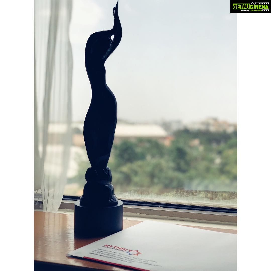 Kalyani Priyadarshan Instagram - Yes, dreams do come true and they give us the hope to dream again. With this award next to me and my next movie contract from @mythriofficial just makes it a day to remember!😊🙏🏻 #filmfarebestdebut #projectno3