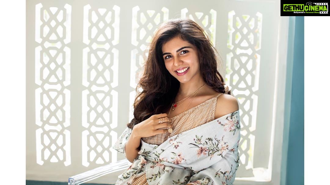 Kalyani Priyadarshan Instagram - Here’s the last one of our #photoseries 🌼🌷 #pic3