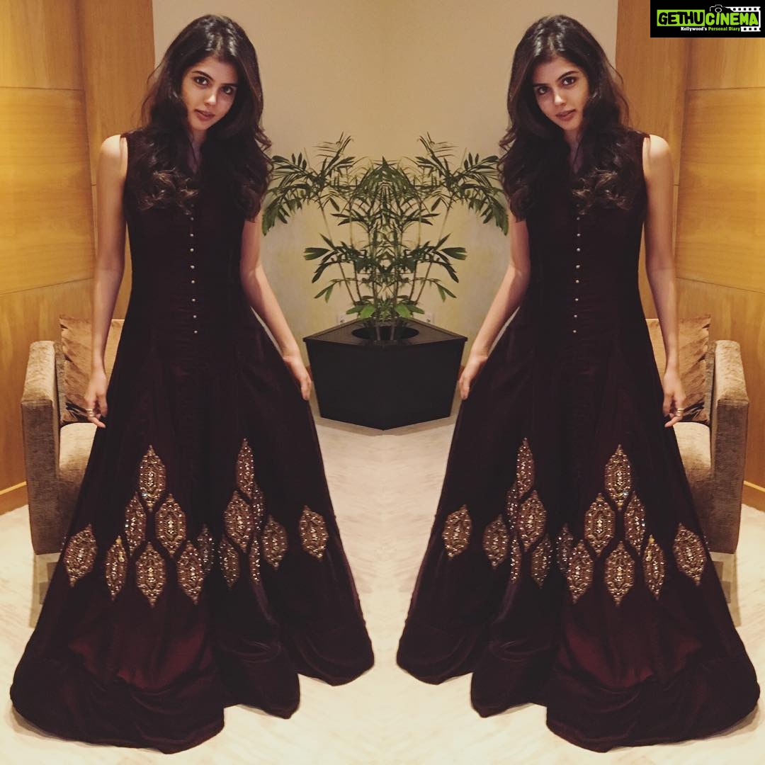 Kalyani Priyadarshan Instagram - When @rehanabasheerofficial makes you something so pretty, it deserves a post #aboutlastnight #jiofilmfareawards2017 #glammedupforonce #mirroreffect NOVOTEL Convention Centre