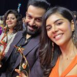 Kalyani Priyadarshan Instagram - Little gold statues, sparkly heels and my favorite people for company #siimaawards #aboutlastnight #varaneavashyamund A big thank you to everyone who voted for me. Means the world ♥️