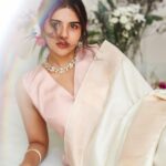 Kalyani Priyadarshan Instagram - 🌸🌸🌸 Photography: @tarunkoliyot Florist: @the.floralcollective Styling: @pallavi_85 Necklace: @kalyanjewellers_official Wearing: @sundari_silks @raw_mango Makeup: @chisellemakeupandhair Hair: @pinkylohar