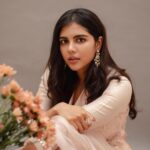 Kalyani Priyadarshan Instagram - Taking a moment during this post to say thank you to everyone who made this a 3 Million Instagram family! ☺️🥰♥️ Shot by : @kiransaphotography Styled by: @nikhitaniranjan Outfit: @devnaagri Jewellery: @kalyanjewellers_official And a special thank you for the perfect flowers gifted by @the.floralcollective #3million #thankyou