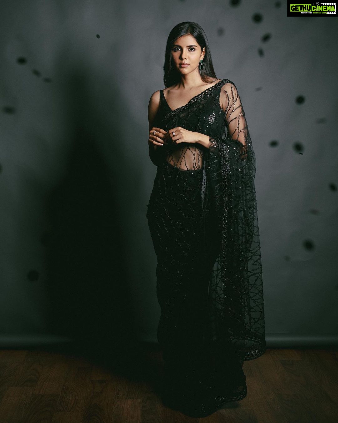 Kalyani Priyadarshan Instagram - May 8 2022, Galatta Awards Night 💫 Shot by : @tarunkoliyot Outfit: @sawangandhiofficial Jewellery: @kalyanjewellers_official @houseofqc Styling: @openhousestudio.in @pallavi_85 Makeup: @amitkagda Hair: @savitanalwade Team: @therouteofficial