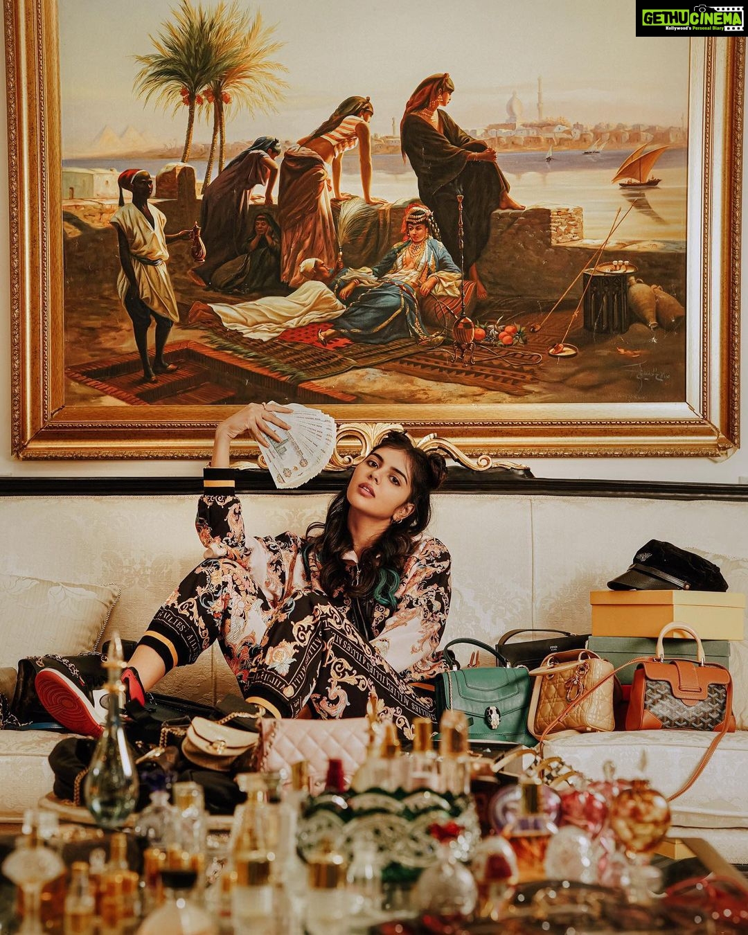 Kalyani Priyadarshan Instagram - Our song Kannil Pettole is out now ! This song was so much fun to shoot (you can tell I’m sure!) and it’s amazing to see everyone loving the video. This is really just the start of what Thallumaala is ♥️. More of Wasim’s gang and Beevi’s Swag to come all thanks to these insanely talented people @tovinothomas @jimshi_khalid @khalidh.rahman @parari_muhsin @ashiqusman @vishnuvijay01 @shobi_master #masherhamsa Stills @_jestin_james_ (Previous post had some glitch so had to delete sorry folks) Link in Bio if you haven’t watched or want to watch again 😁