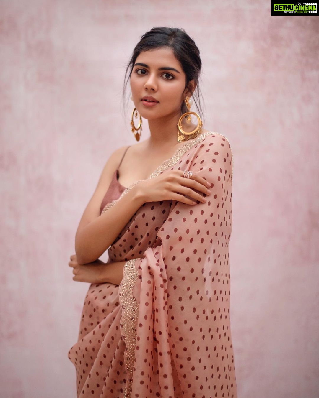 Kalyani Priyadarshan Instagram - For Mirchi Music Awards 🌶 💫 Shot by @kiransaphotography Styled by @shruthimanjari Saree @faabiianaofficial Rings @kalyanjewellers_official Earrings @radhikaagrawalstudio Makeup @amitkagda Hair @savitanalwade Organized by @therouteofficial