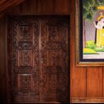 Kangana Ranaut Instagram - Here is something for all design enthusiasts, who love decor and are curious about mountains architecture which is local but ancient and deeply traditional …. I built a new home it’s an extension of my existing house in Manali but this time kept it authentic, typically mountain style made of river stone, local slates and wood. I have also incorporated Himachali paintings, weaves, rugs, embroideries and wooden karigiri…. Have a look, also these pictures are clicked by an incredibly talented Himachali photographer @photovila1