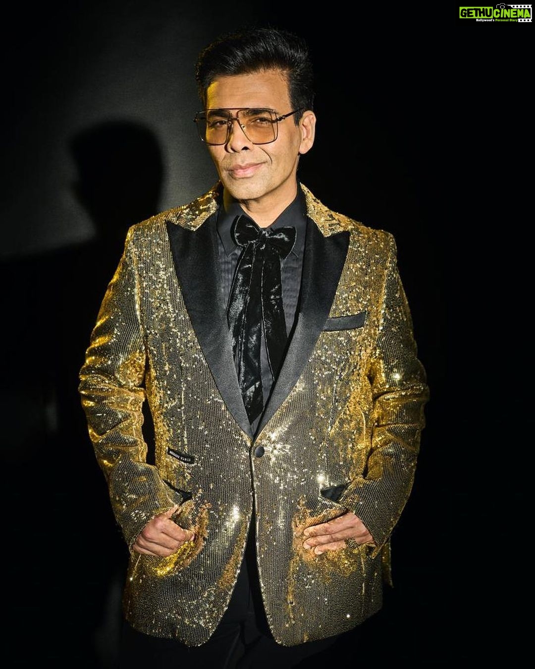 Karan Johar Instagram - Go for GOLD! Silver is a consolation and Bronze is not an option! And I don’t talk of competition ! I speak of self satisfaction….styled by @ekalakhani in @philippplein 📸 @sheldon.santos