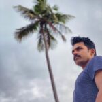 Karthi Instagram – Best candid pictures are taken by life partners…😊 Don’t remember what I was thinking. 

Shot by: Ranjini