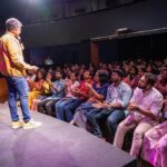 Karthik Kumar Instagram - Chennai you mad beauty. Thanks for the safe space & full house ( of happy laughter ). #Aansplaining plans open for Chennai Bengaluru Hyderabad Coimbatore. Tickets in Bio ❤️