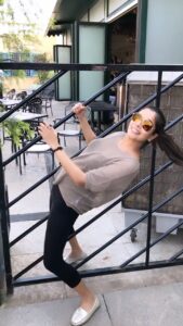 Keerthi shanthanu Instagram - Oosi pola… odambu irundha… thevai illa pharmacy 😅😜🤷‍♀️ #reelsinstagram #trendingreels