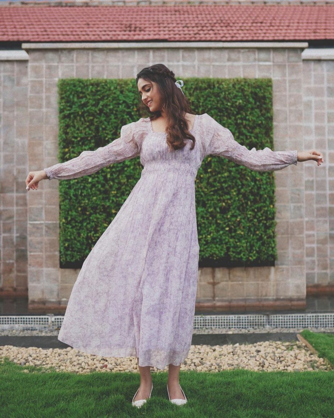 Keerthy Suresh Instagram - Getting lost in lavender 💜 #VaashiPromotions @bunastudio @shayagrams @archamehta @ruchi.munoth @vishalcharanmakeuphair @deepabambhaniya08 @down__trodden @diajohnphotography