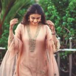 Keerthy Suresh Instagram – Feeling peachy ✨

#WeddingFeels

@rajiramniq  @vandafashionagency 
@amrapalijewels @amethystchennai
@archamehta @ruchi.munoth @kiransaphotography 
@niyati_kothari @tinamukharjee