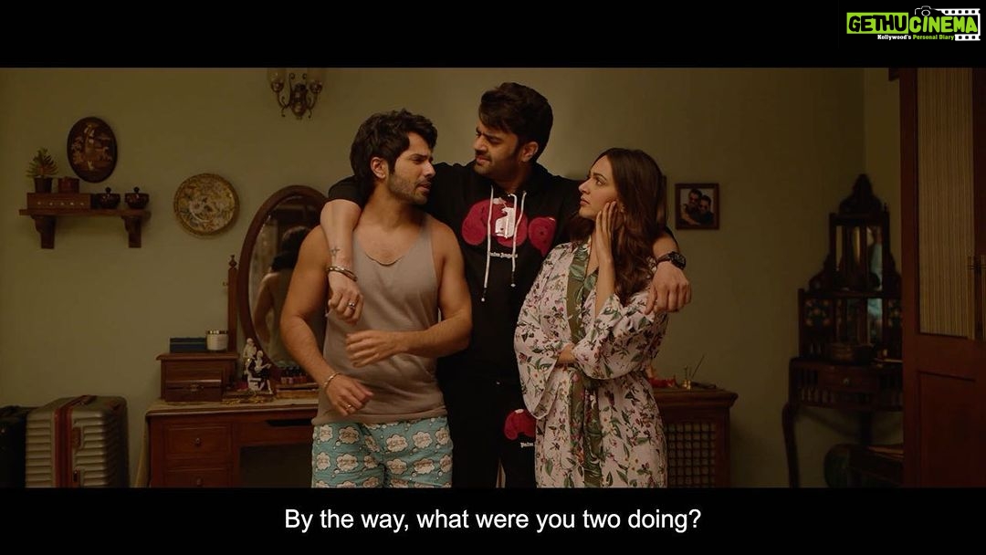 Kiara Advani Instagram - It’s the BTS magic, uncontrollable laughter and love that makes the family of JugJugg Jeeyo. Here’s a glimpse of what I mean… 😂❤️ #JugJuggJeeyo coming to cinemas on 24th June. @karanjohar @apoorva1972 @ajit_andhare @anilskapoor @neetu54 @varundvn @manieshpaul @mostlysane @raj_a_mehta @rishiwrites @dharmamovies @viacom18studios @tseries.official