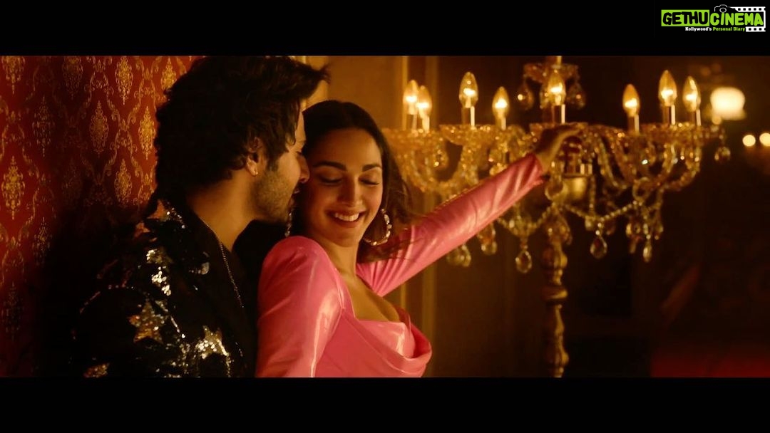 Kiara Advani Instagram - #Duppata is OUT NOW, grab your dance partner and itβs time to groove! ππ»πΊ @karanjohar @apoorva1972 @ajit_andhare @anilskapoor @neetu54 @varundvn @manieshpaul @mostlysane @_iamelnaaz_ @raj_a_mehta @rishiwrites @thediesby @shreyasharma_official @thechapter6ix @azeemdayani @adil_choreographer @dharmamovies @viacom18studios @tseries.official