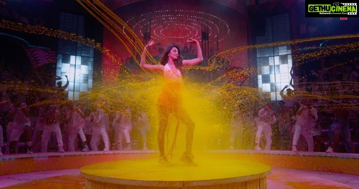 Kiara Advani Instagram - This will make you feel the love and all its colours!♥️ #RangiSari is coming out on Monday, 6th June. #JugJuggJeeyo coming to cinemas on 24th June. @karanjohar @apoorva1972 @ajit_andhare @anilskapoor @neetu54 @varundvn @manieshpaul @mostlysane @raj_a_mehta @rishiwrites @sethkavita @seth_kanishk @azeemdayani @boscomartis @dharmamovies @viacom18studios @tseries.official