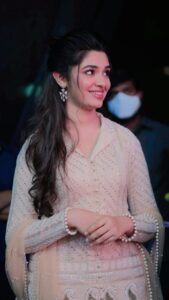 Krithi Shetty Instagram - Final touch-ups before #siima2021 #siimaonreels @siimawards @perniaspopupshop @evrabynikitakhurana @ashwin_ash1 @hassankhan_3 @hairbyvenky @chaks_makeup @benchmarkdigitalofficial