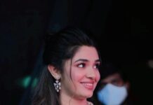 Krithi Shetty Instagram - Final touch-ups before #siima2021 #siimaonreels @siimawards @perniaspopupshop @evrabynikitakhurana @ashwin_ash1 @hassankhan_3 @hairbyvenky @chaks_makeup @benchmarkdigitalofficial