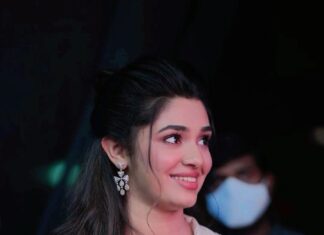 Krithi Shetty Instagram - Final touch-ups before #siima2021 #siimaonreels @siimawards @perniaspopupshop @evrabynikitakhurana @ashwin_ash1 @hassankhan_3 @hairbyvenky @chaks_makeup @benchmarkdigitalofficial