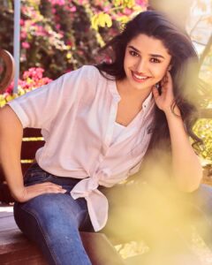 Krithi Shetty Instagram - Life is sweet as honeyyy 🥳🍯✨
