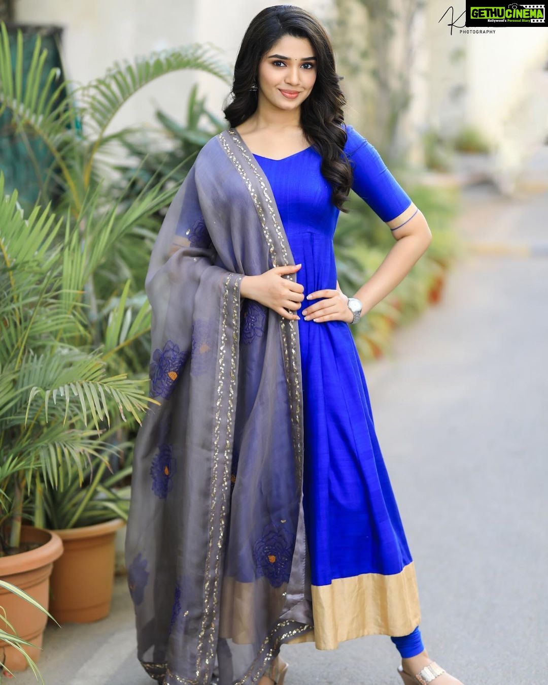 Krithi Shetty Instagram - Super overwhelmed 🥰✨ • • Styled by:~ @raji.raaga09 Wearing:~ Thank you @bhargavikunam ♥️ Hair:~ @venkatesh6089 Makeup:~ @sminkupofficial Picture credits:~ @they_call_me_keshu