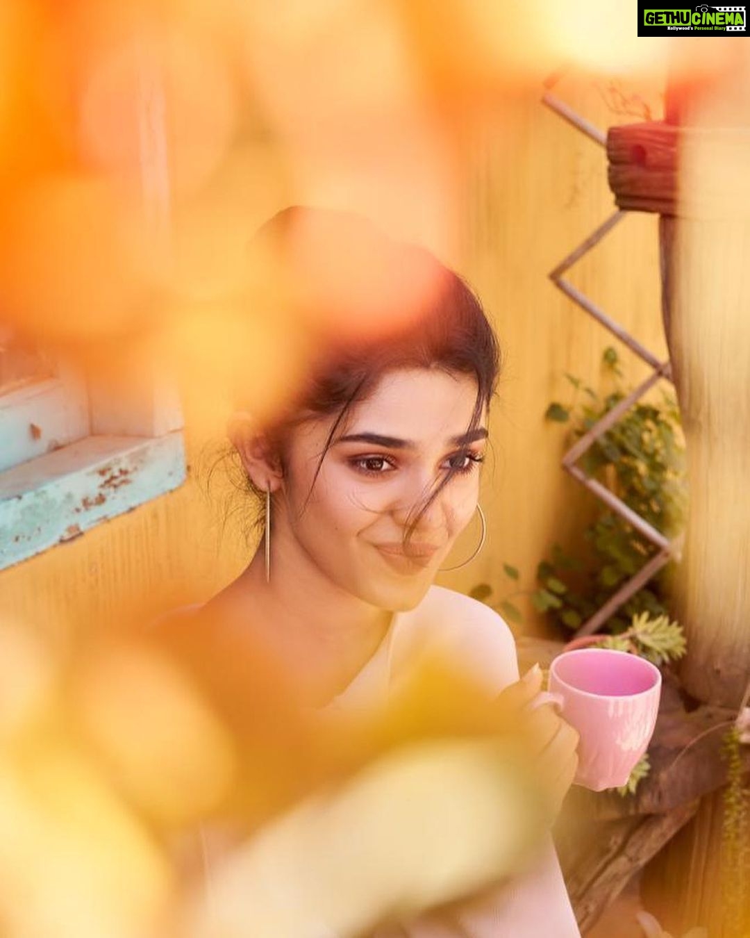Krithi Shetty Instagram - 1 ~ Me to the virus ..I SEE YOU CORONA 🧐🤨 2 ~ When someone asks me about my plans post corona 🥰🌹