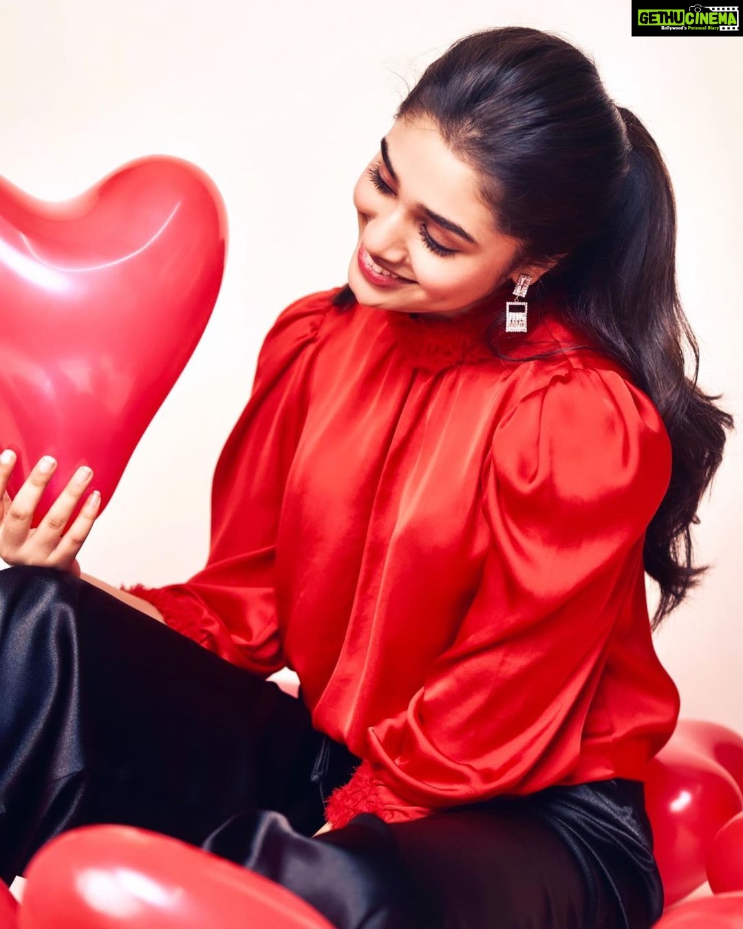 Krithi Shetty Instagram - There is only one happiness in this life, to love and to be loved ♥️ #valentineday #love