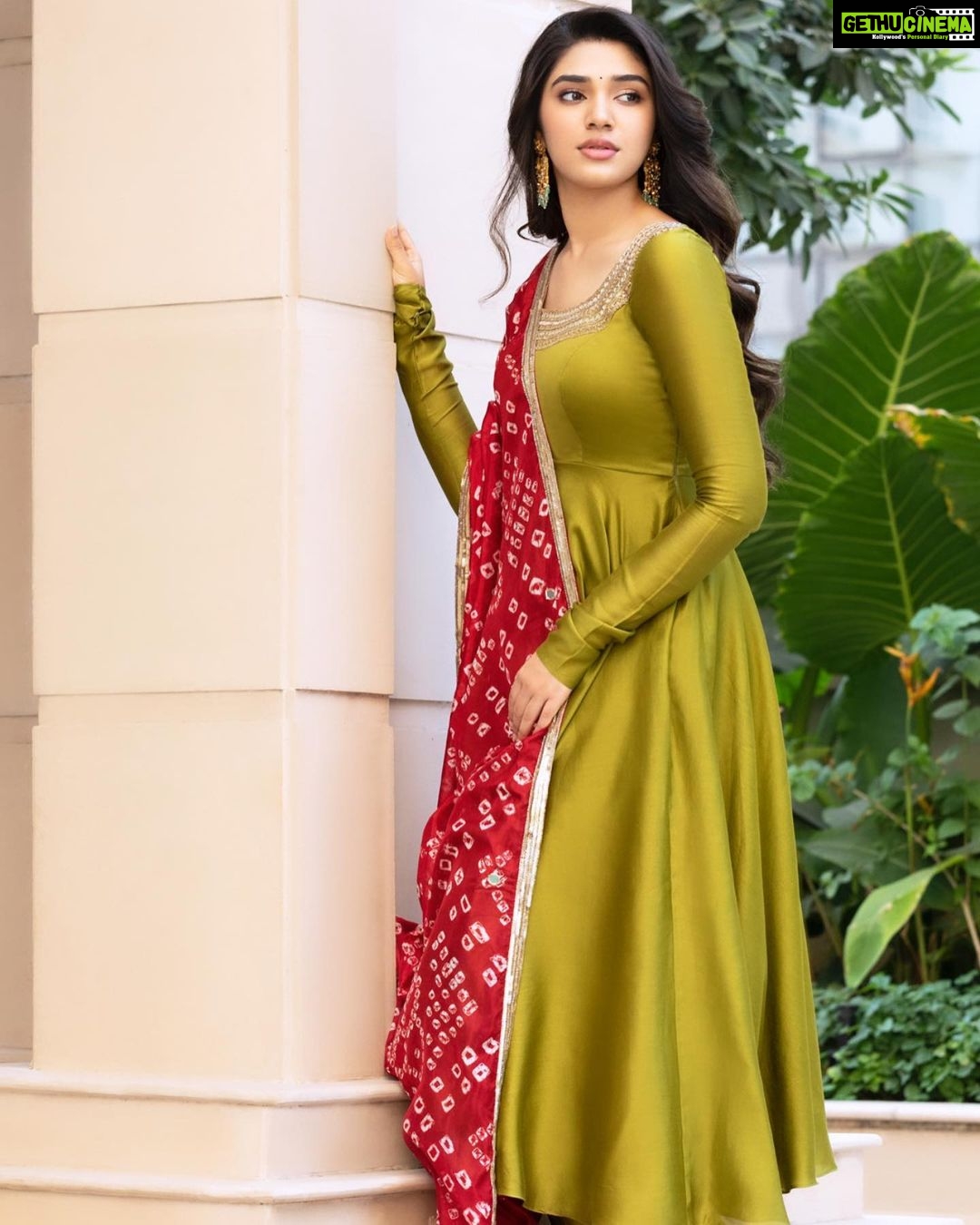 Krithi Shetty Instagram - Elegance is not just catching somebody’s eyes, it’s also about staying in someone’s memory ❤️ • • Outfit - @geethikakanumilli Styled by - @ashwin_ash1 & @hassankhan_3 Hair - @hairbyvenky Make up - @chaks_makeup Shot by - @shareefnandyala