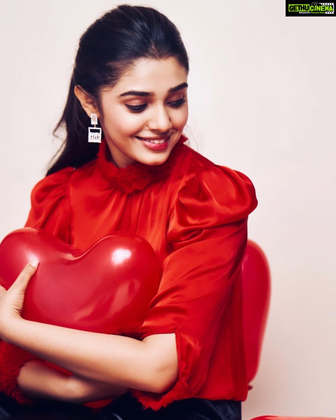 Krithi Shetty Instagram - There is only one happiness in this life, to love and to be loved ♥️ #valentineday #love