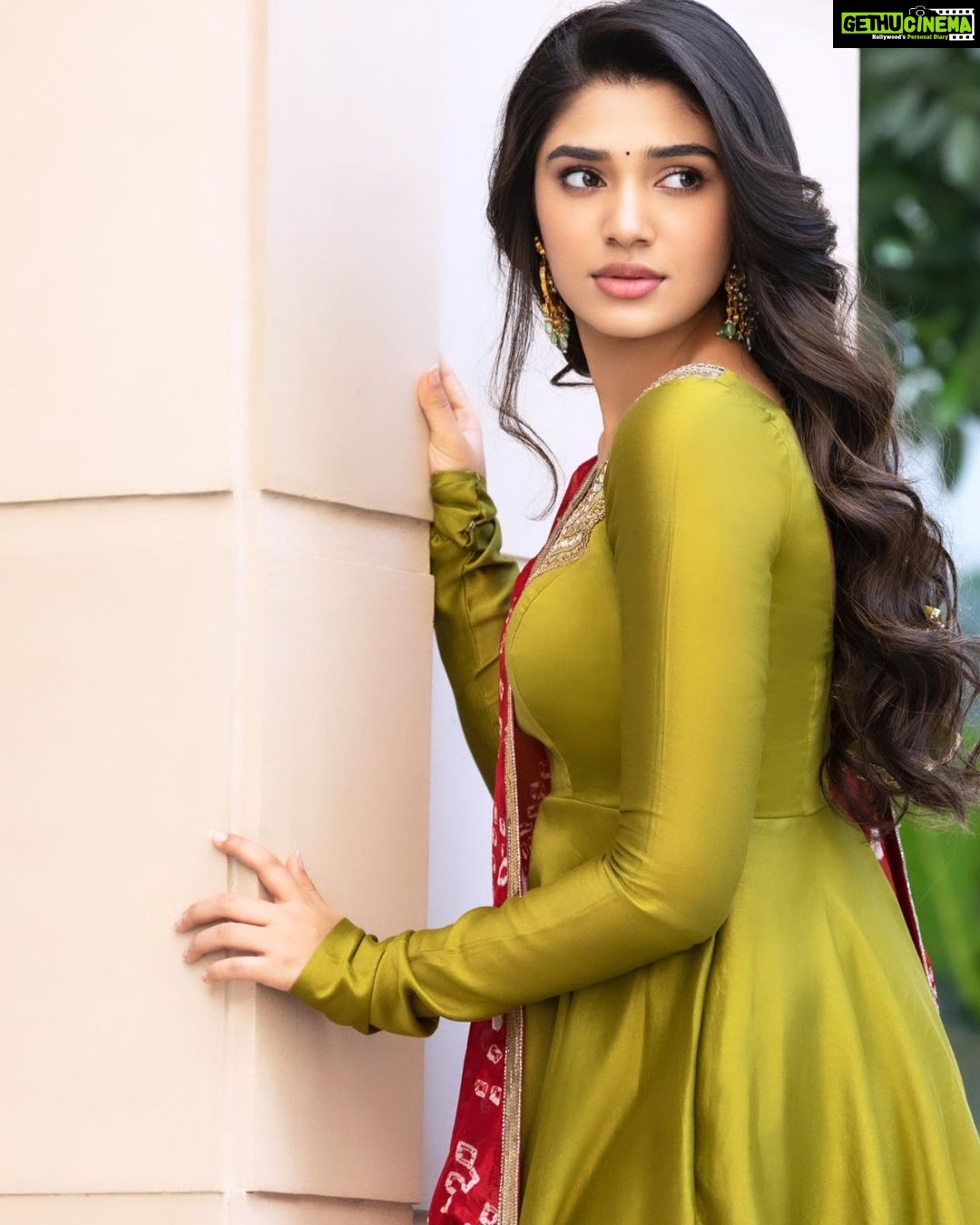 Krithi Shetty Instagram - Elegance is not just catching somebody’s eyes, it’s also about staying in someone’s memory ❤️ • • Outfit - @geethikakanumilli Styled by - @ashwin_ash1 & @hassankhan_3 Hair - @hairbyvenky Make up - @chaks_makeup Shot by - @shareefnandyala