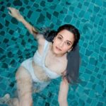 Kriti Kharbanda Instagram - From someone, who was afraid of sitting in a bathtub, i grew into a person who enjoys being in a pool ♥️ Haha! For me, this is growth ♥️ #wanttobeawaterbaby #gettingthere #travel #happiness #kktravels