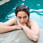 Kriti Kharbanda Instagram - 💙💙💙 . . . . #mondayblues #takemeback #holidaymodeon #poolvibes