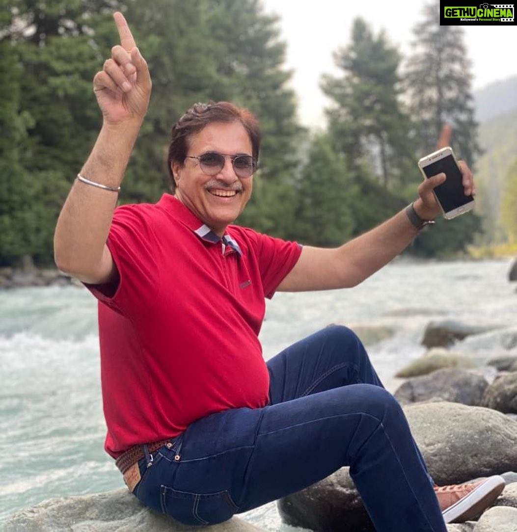 Kriti Sanon Instagram - You will always be the first man i loved! 💖 Happy Father’s Day Papa! ❤️🤗 Thank you for always being there for me and Nups.. for putting us before yourself (except when it comes to having sweets 🤪🤣) Love you Papa! ❤️ @sanonrahul