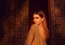 Kriti Sanon Instagram - Gold and Glitter ✨ @falgunishanepeacockindia HMU @kavyesharmaofficial @aasifahmedofficial Styled by @sukritigrover 📸 @tejasnerurkarr