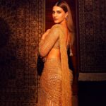 Kriti Sanon Instagram – Gold and Glitter ✨ 

@falgunishanepeacockindia 
HMU @kavyesharmaofficial @aasifahmedofficial 
Styled by @sukritigrover 
📸 @tejasnerurkarr