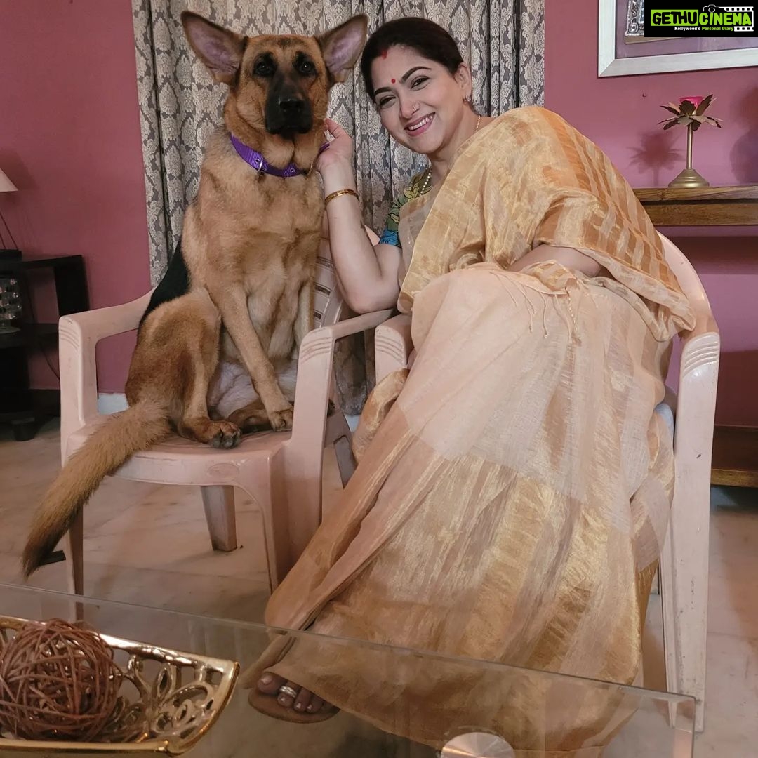 Kushboo Instagram - #purelove #unconditionallove #NilaSundar ❤️❤️❤️